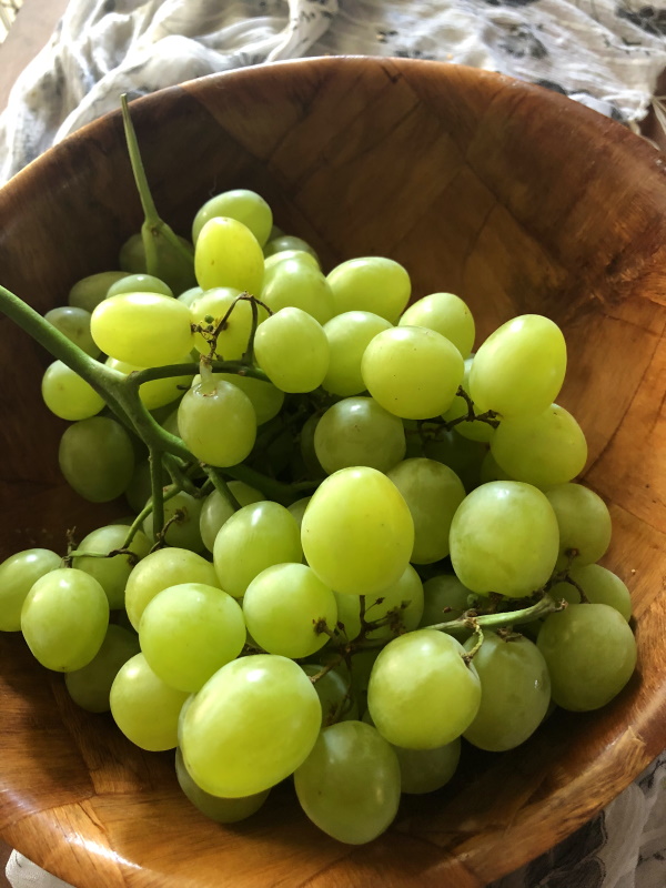 bowl of green grapes