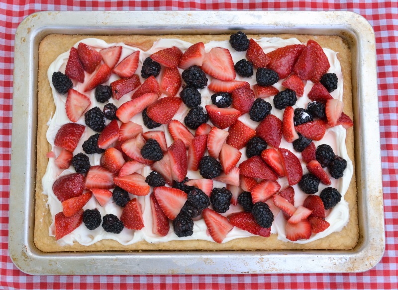 4th of July Fruit Pizza from www.ApronFreeCooking.com