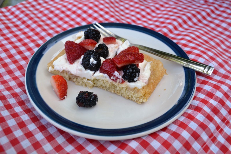 4th of July Fruit Pizza from www.ApronFreeCooking.com