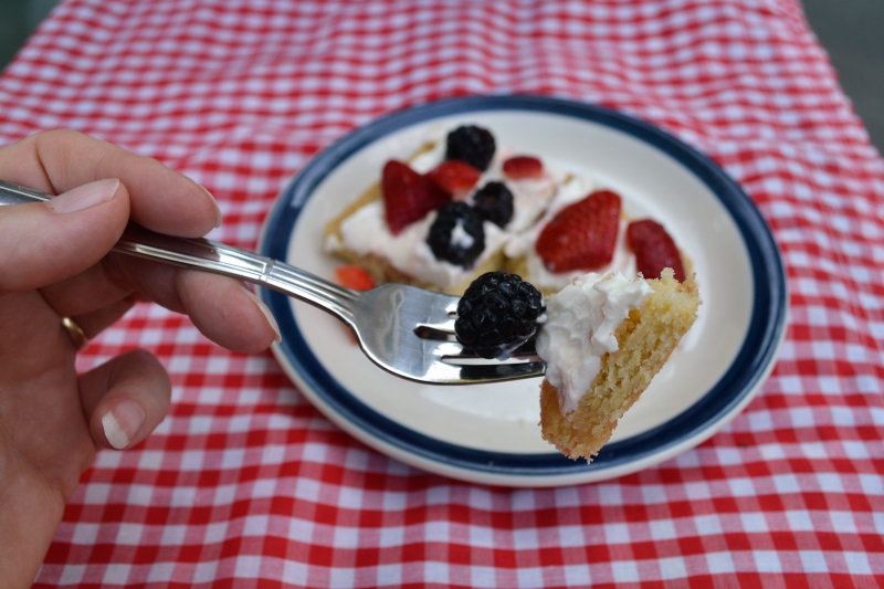 4th of July Fruit Pizza from www.ApronFreeCooking.com