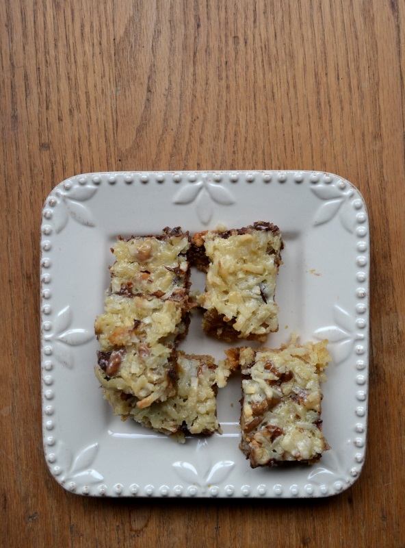 Seven Layer Cookie Bars from www.ApronFreeCooking.com #christmascookies