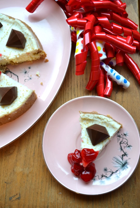 Valentine Cheesecake with cherry topping and chocolate diamonds from www.ApronFreeCooking.com