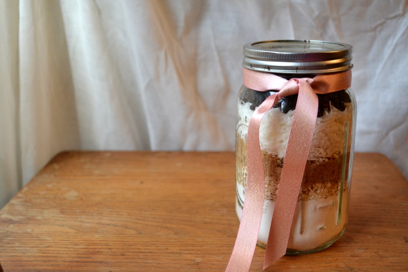 Coconut Raisin Mason Jar Cookies gift package that tastes great baked from www.ApronFreeCooking.com