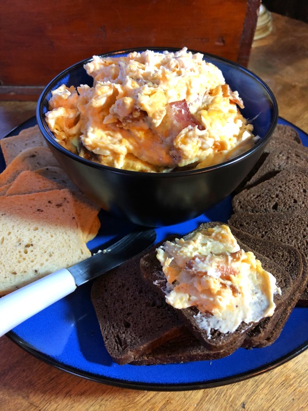 Crockpot Bacon Cheddar Dip with wheat and rye bread from www.ApronFreeCooking.com