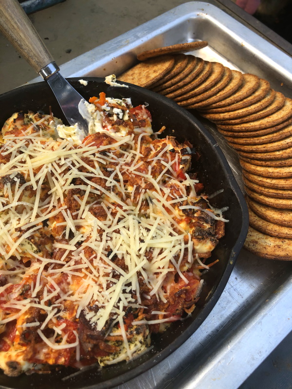 Pizza dip served with crackers