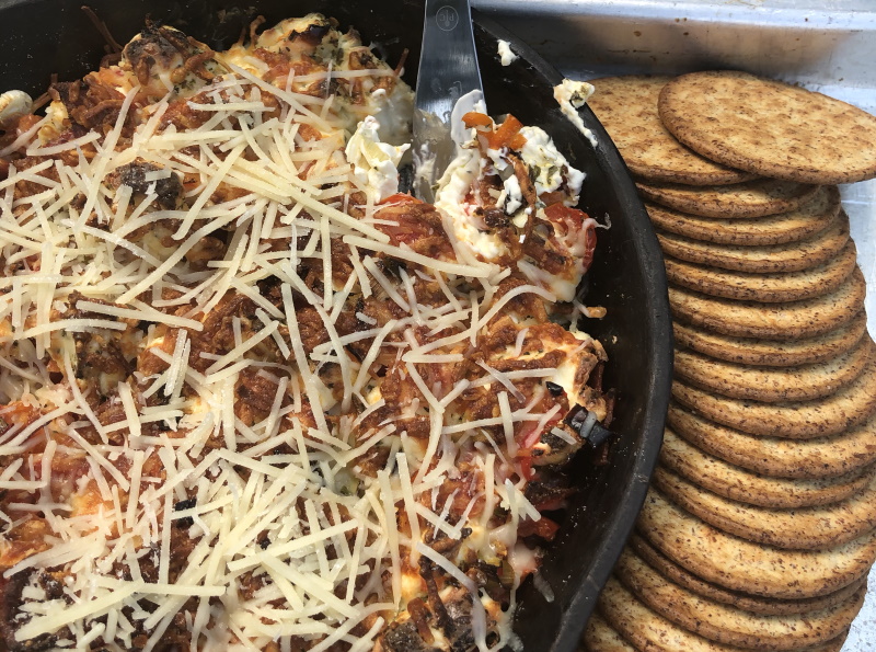 pizza dip with crackers